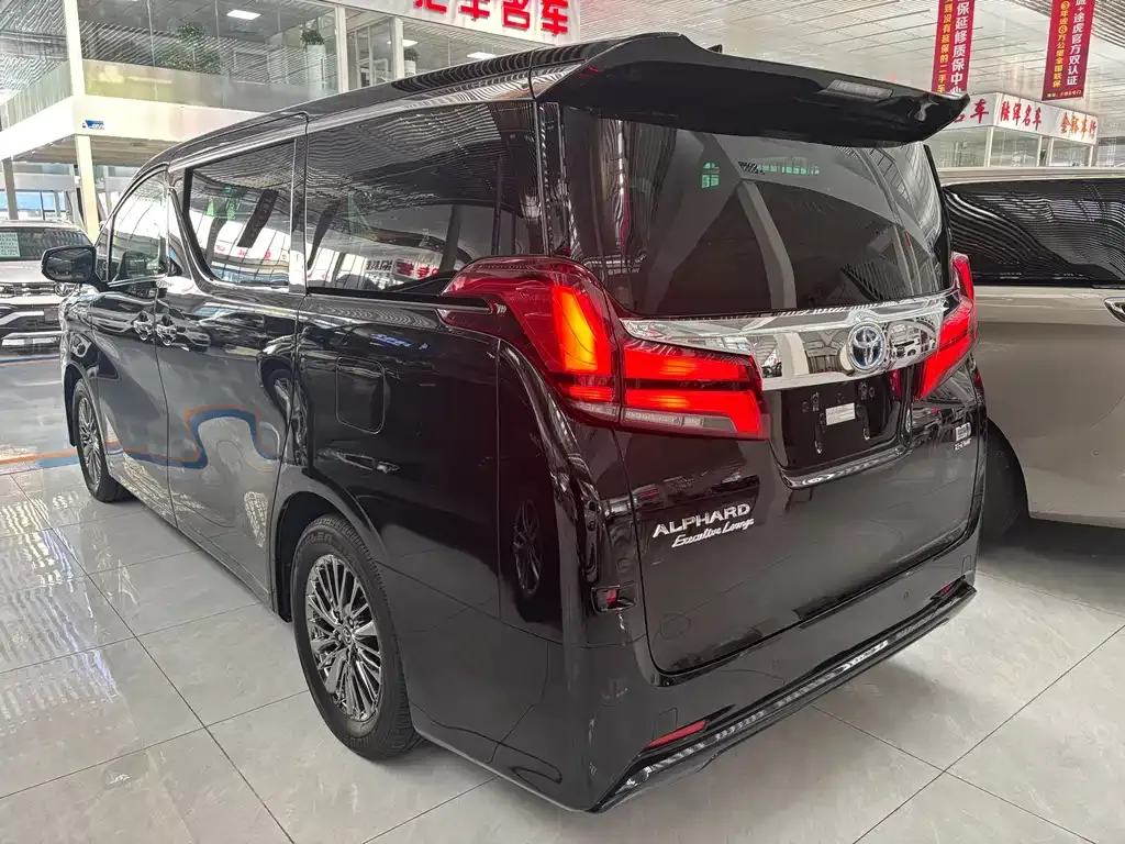 Toyota Alphard — фото 4