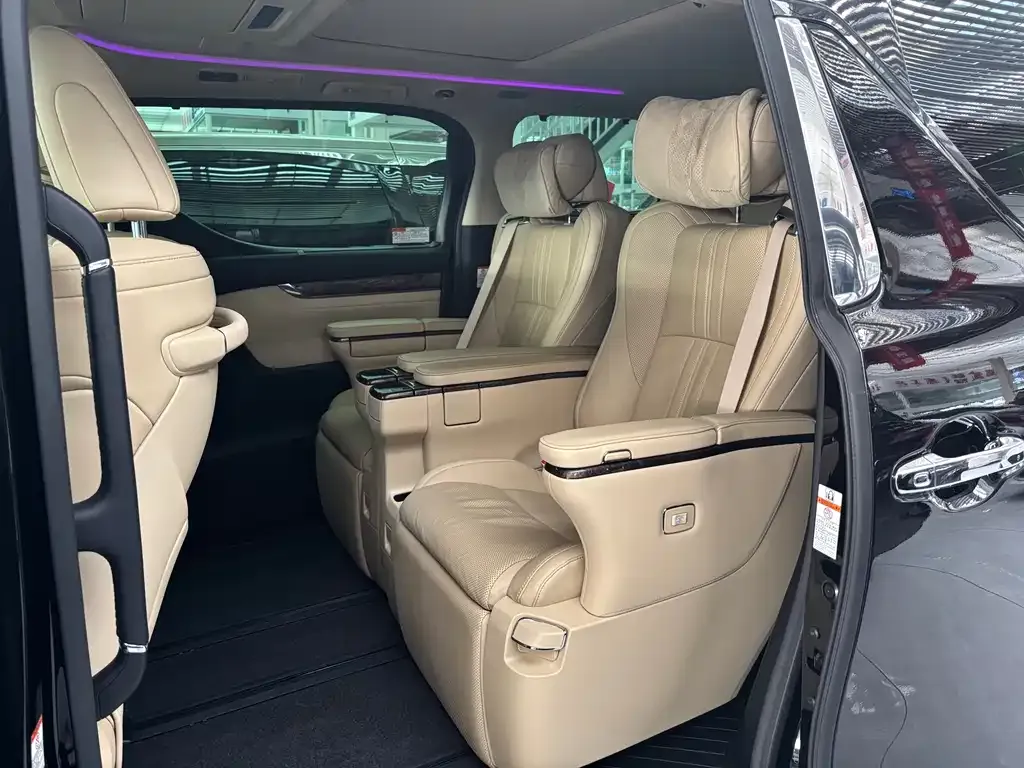 Toyota Alphard — фото 5