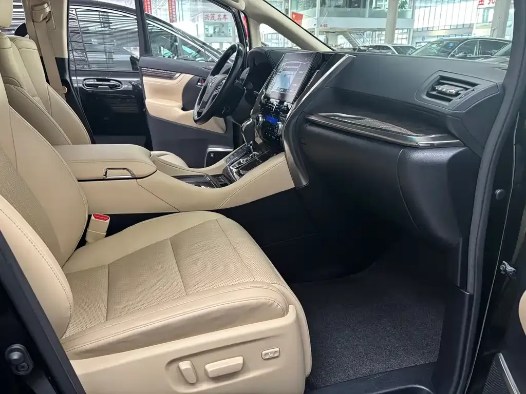 Toyota Alphard — фото 7