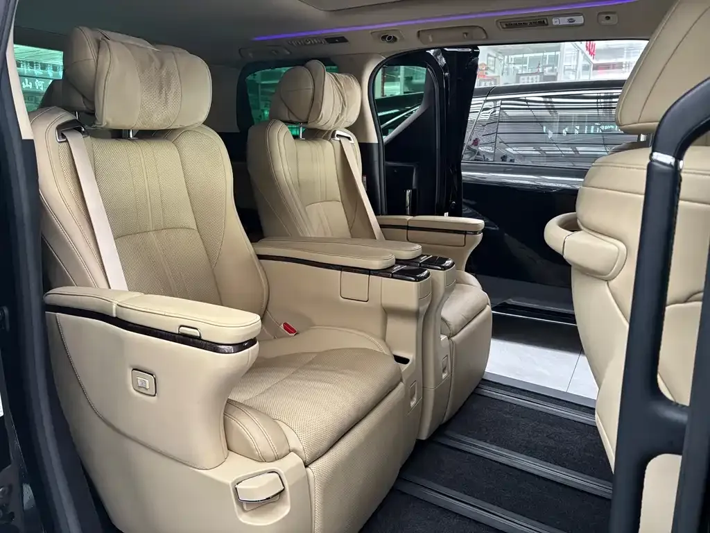 Toyota Alphard — фото 3