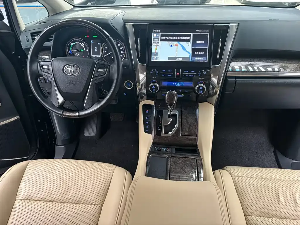 Toyota Alphard — фото 10