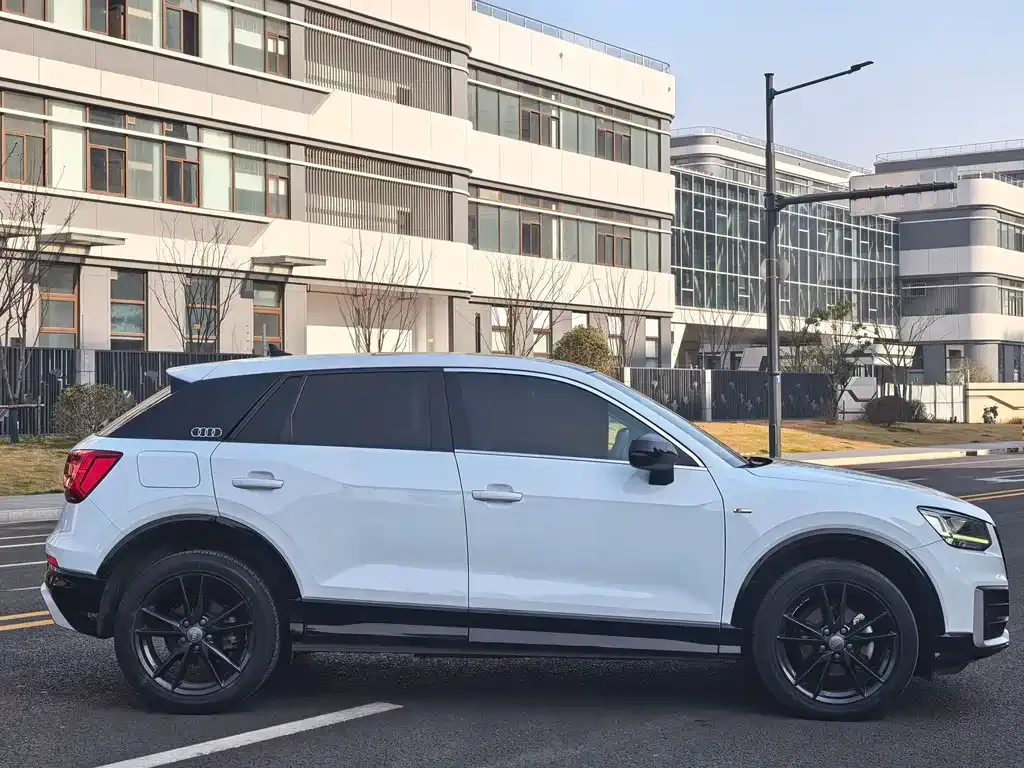Audi Q2L 2021 из CN, фото 6