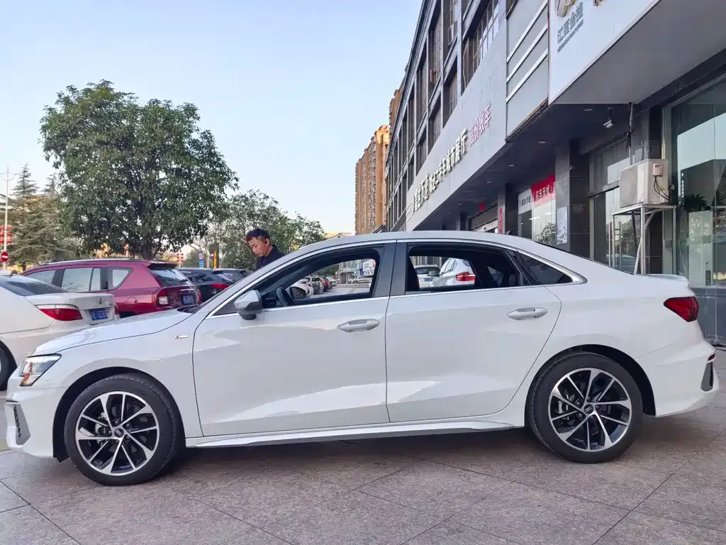 Audi A3 2023 из CN, фото 3