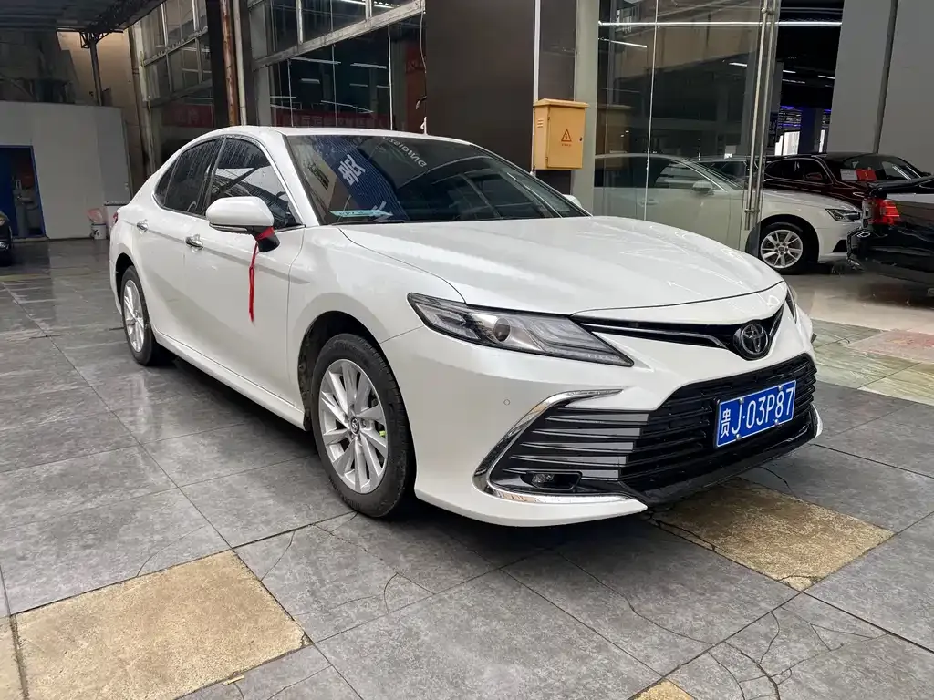 Toyota Camry — фото 5