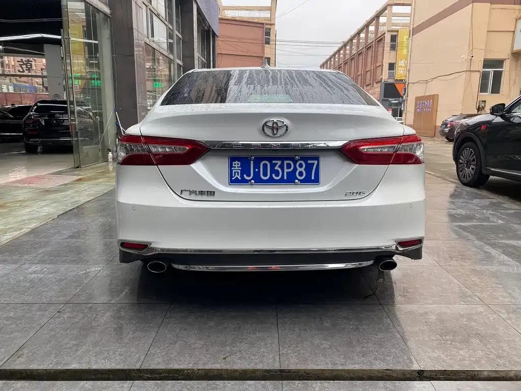Toyota Camry — фото 8