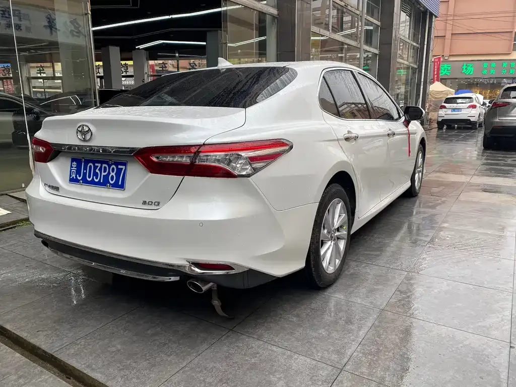 Toyota Camry — фото 4