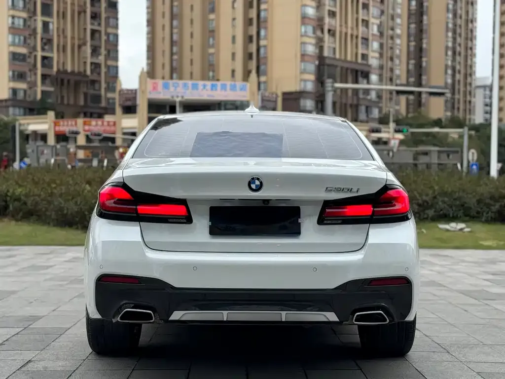 BMW 5 Series — фото 4