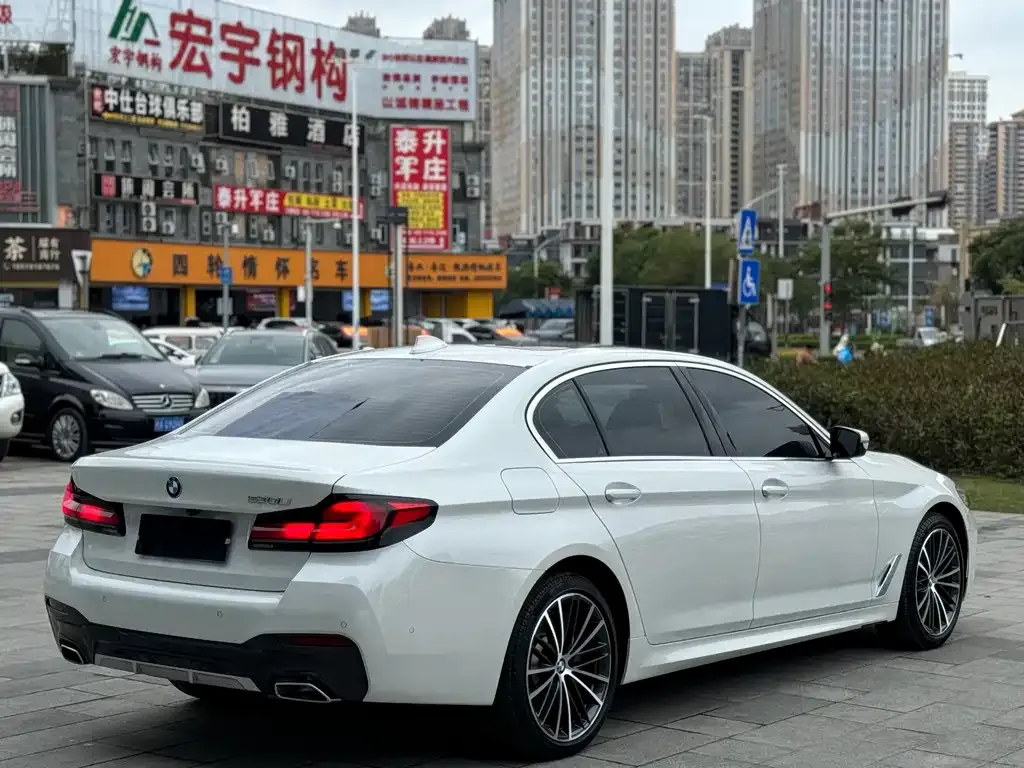 BMW 5 Series — фото 10