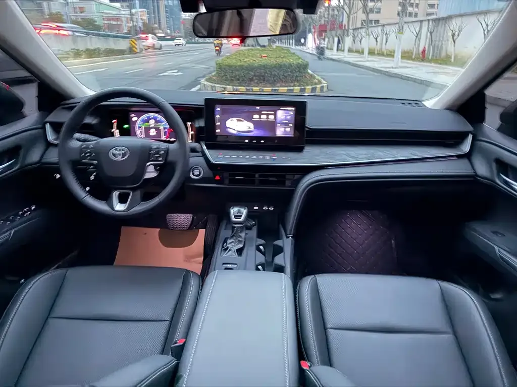 Toyota Camry 2025 из CN, фото 2