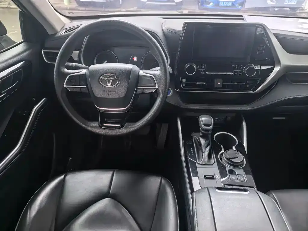Toyota Highlander — фото 10