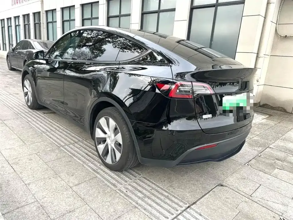 Tesla Model Y — фото 7