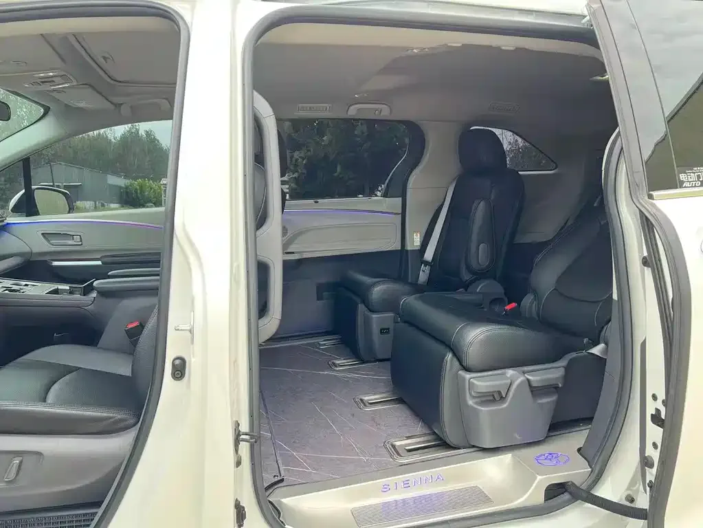 Toyota Sienna 2024 из CN, фото 6