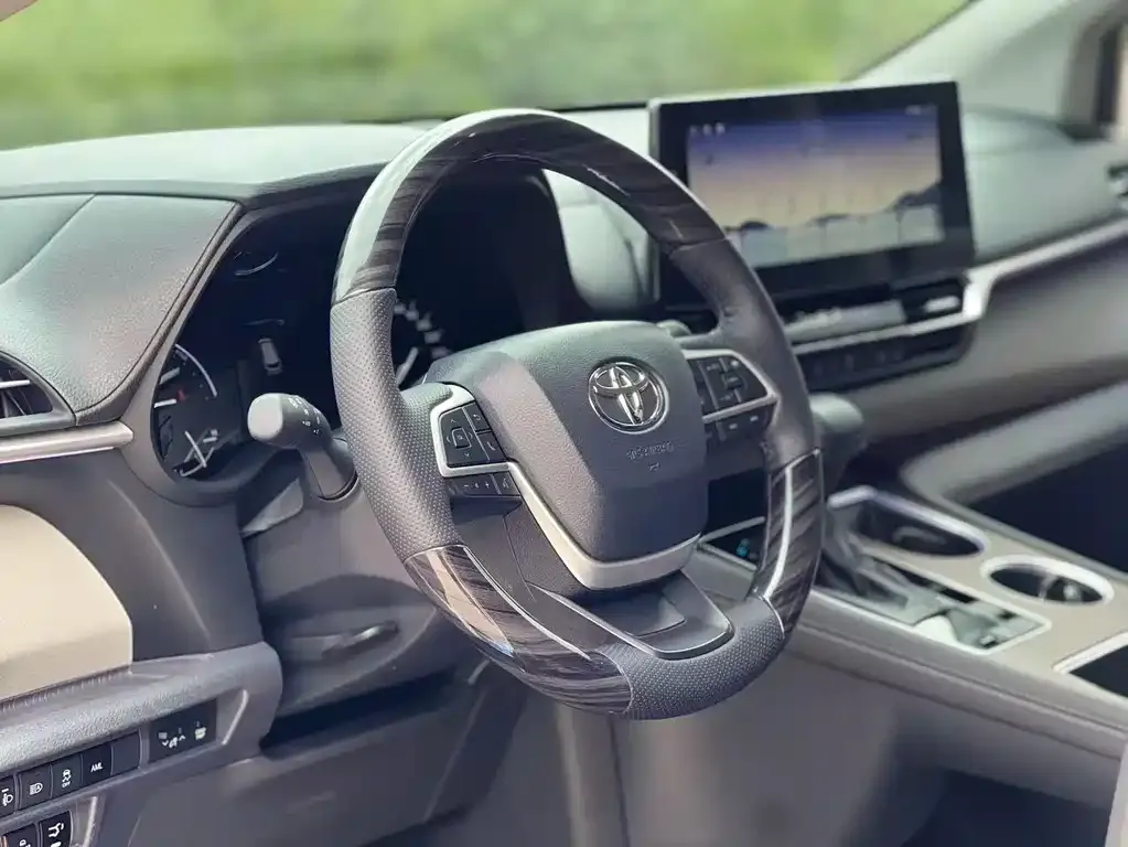 Toyota Sienna 2024 из CN, фото 4