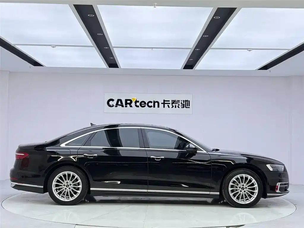 Audi A8 2022 из CN, фото 6
