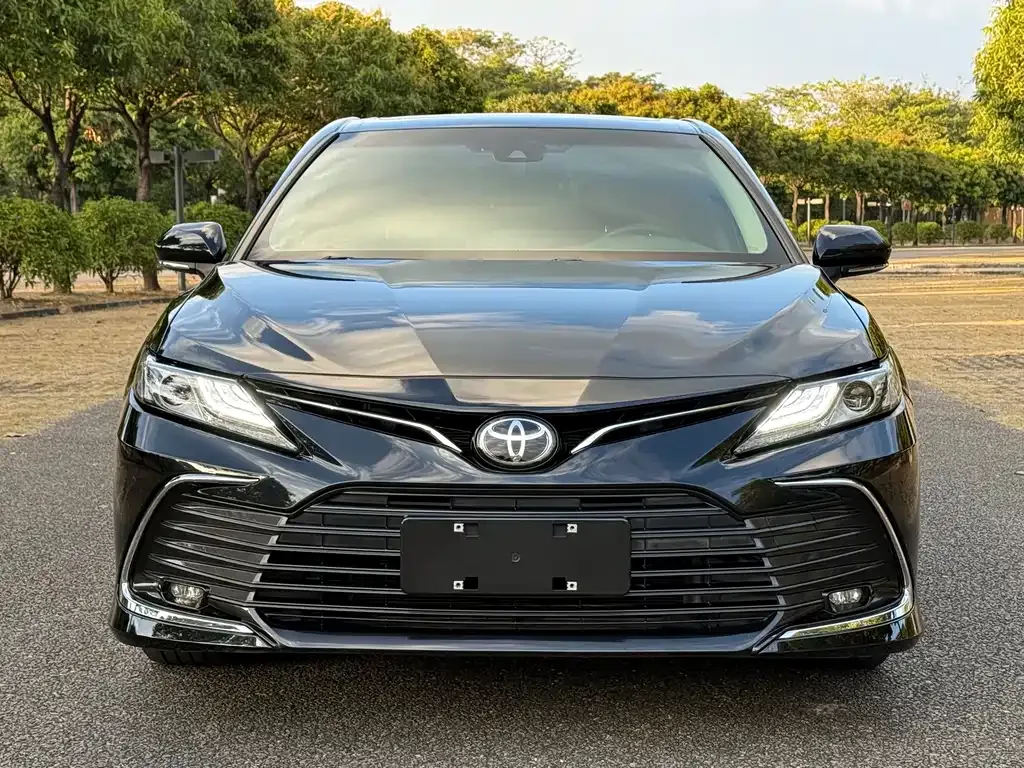 Toyota Camry — фото 10