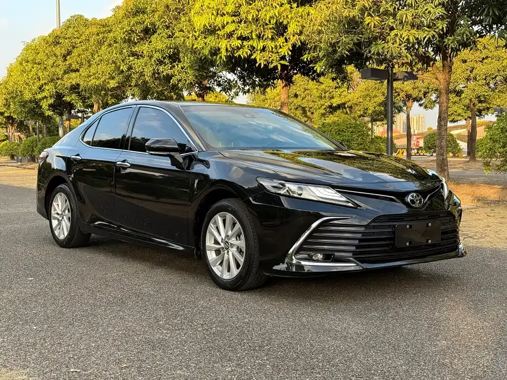Toyota Camry — фото 8