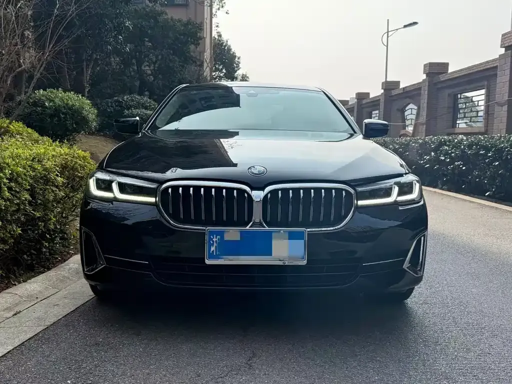 BMW 5 Series — фото 1
