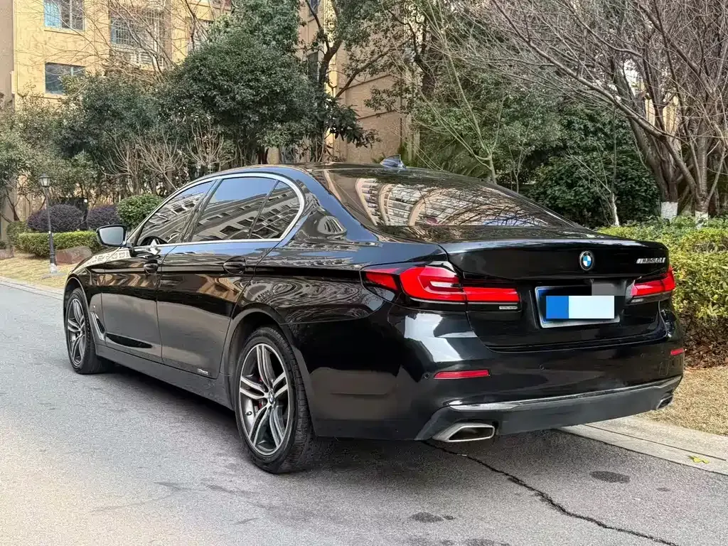 BMW 5 Series — фото 4