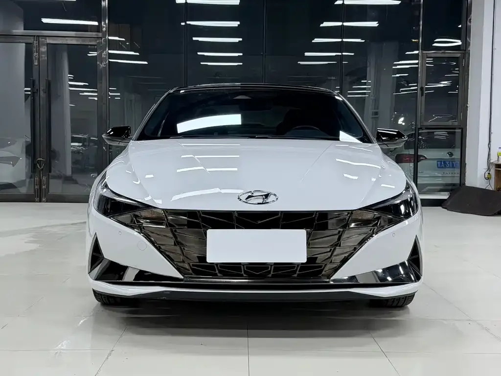 Hyundai Elantra 2023 из CN, фото 2