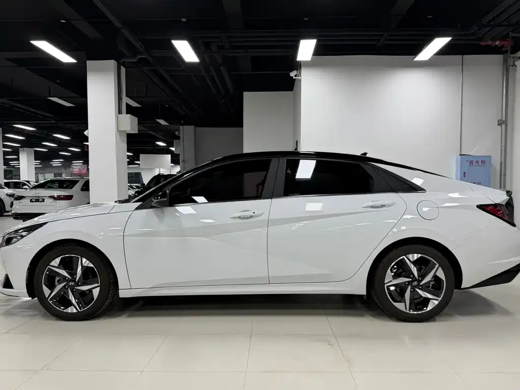 Hyundai Elantra 2023 из CN, фото 4