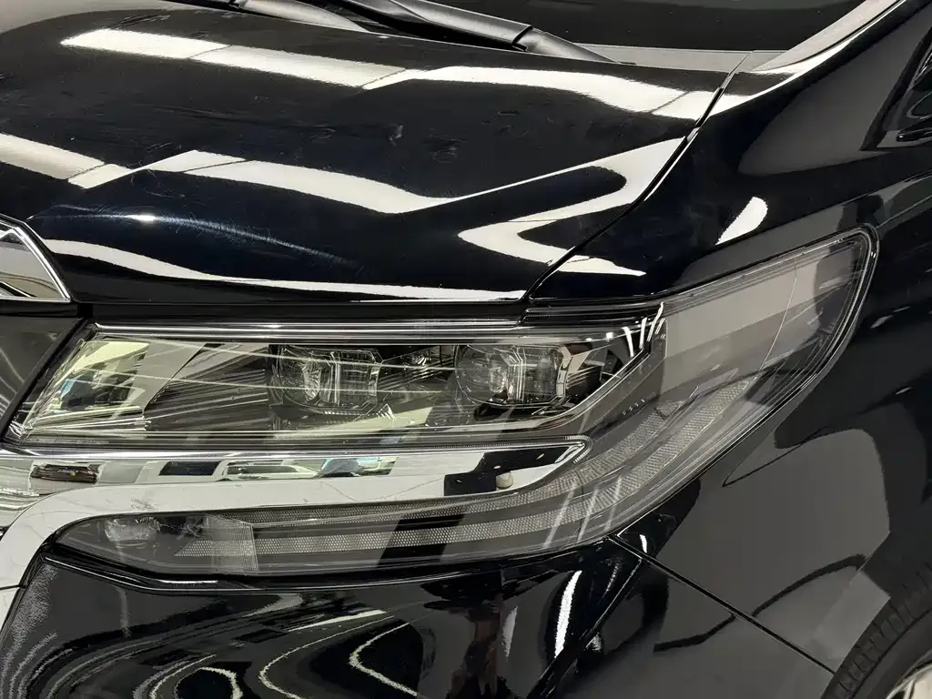 Toyota Alphard — фото 9