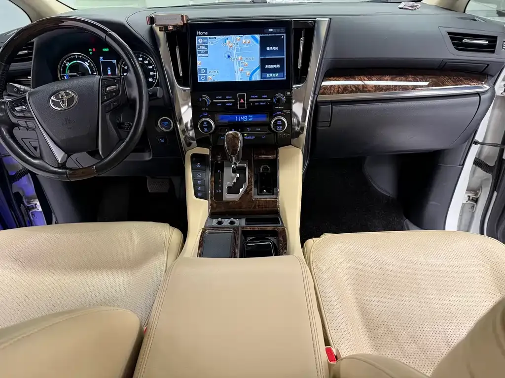 Toyota Alphard — фото 6