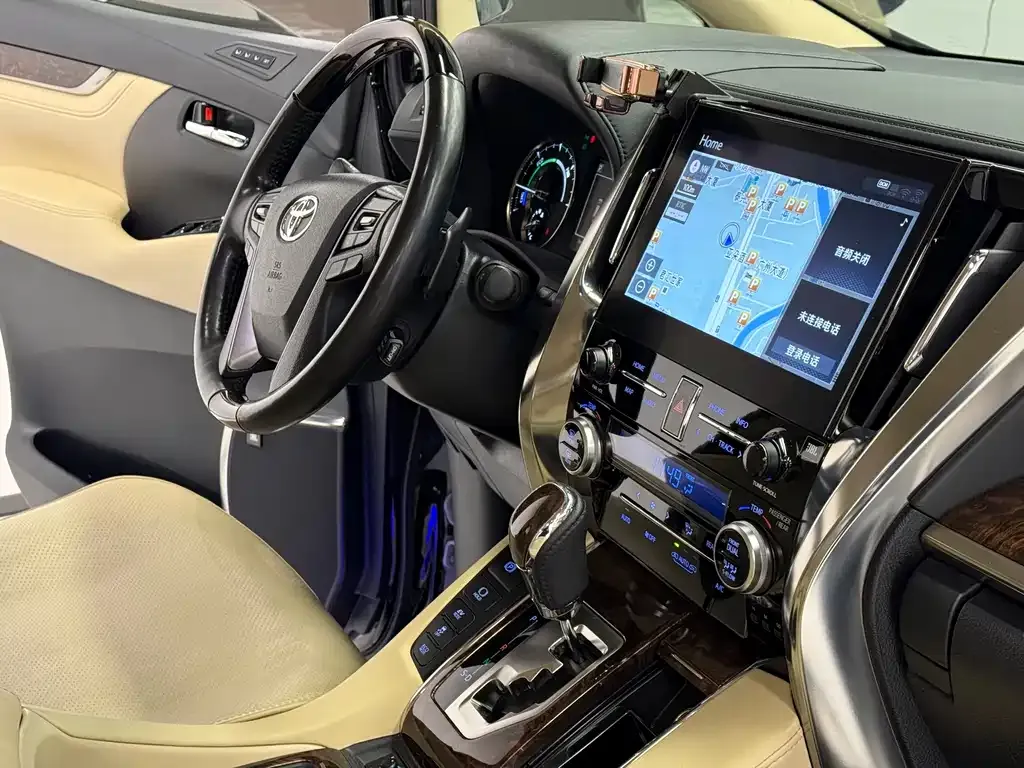 Toyota Alphard — фото 4