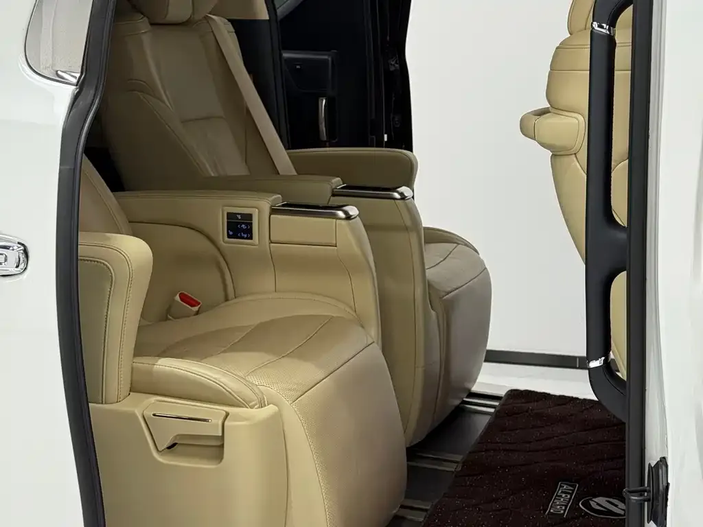 Toyota Alphard — фото 3