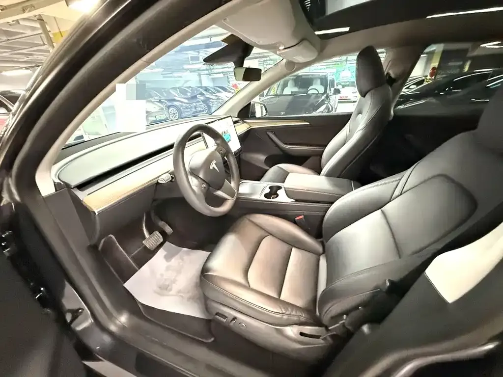 Tesla Model Y 2023 из CN, фото 8