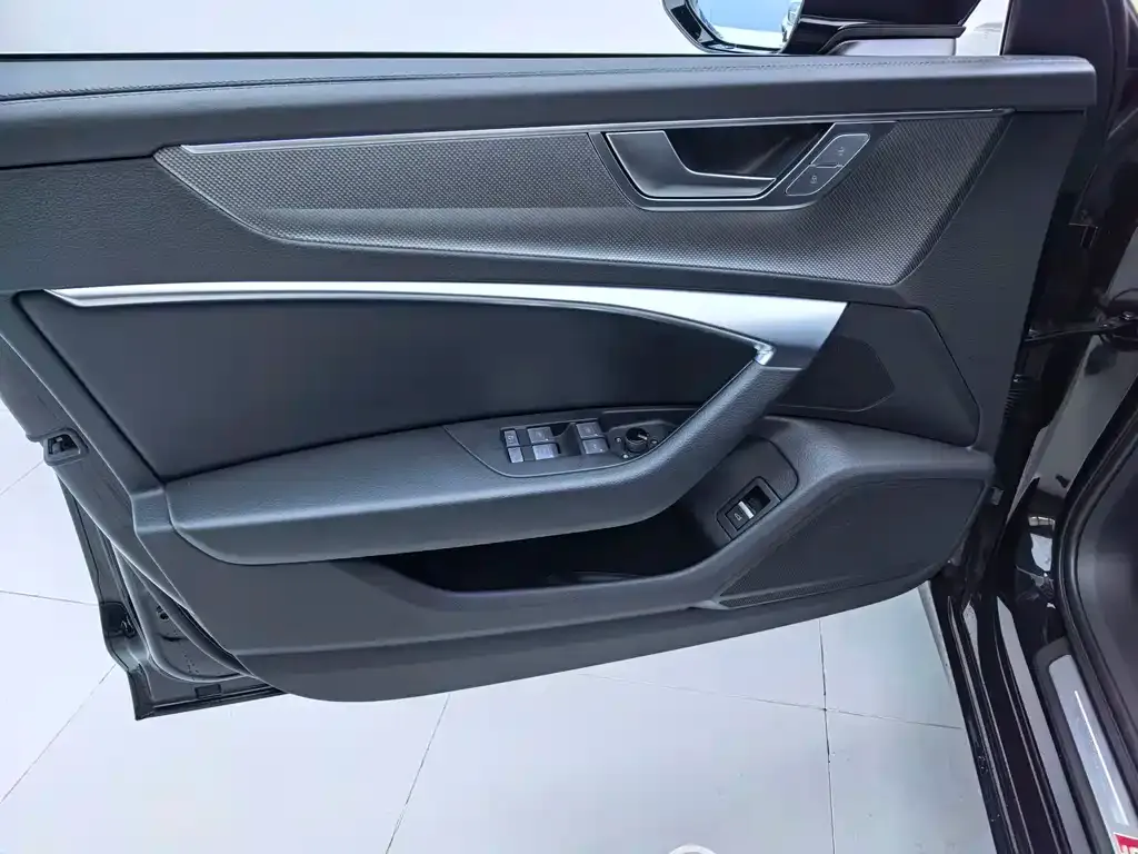 Audi A6L 2024 из CN, фото 5