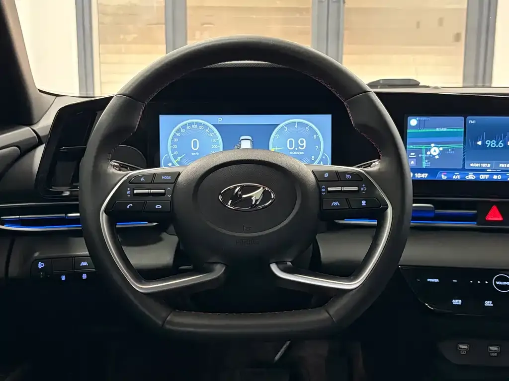 Hyundai Elantra — фото 2