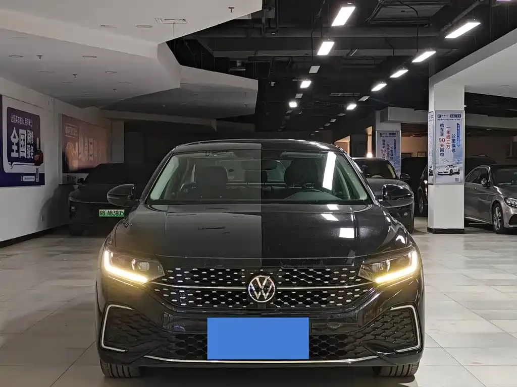 Volkswagen Passat — фото 1