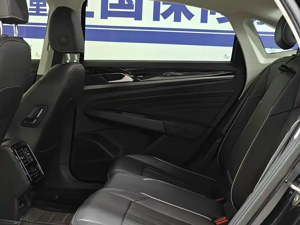 Volkswagen Passat — фото 8