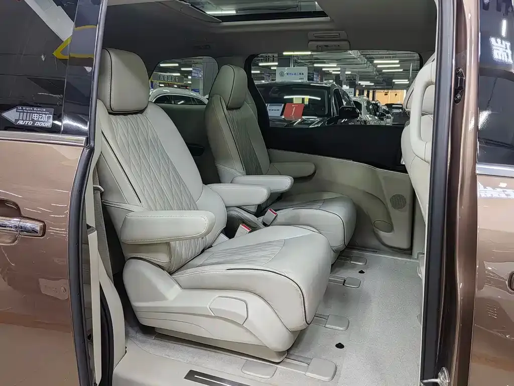 Buick GL8 2021 из CN, фото 5