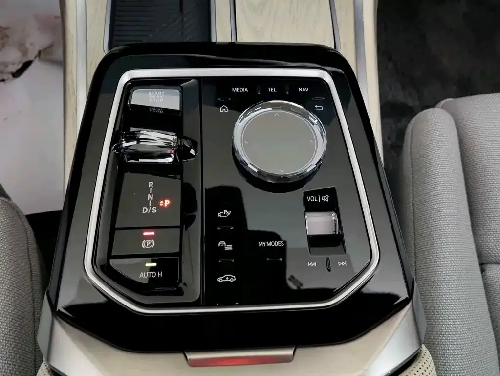 BMW 7 Series 2023 из CN, фото 7