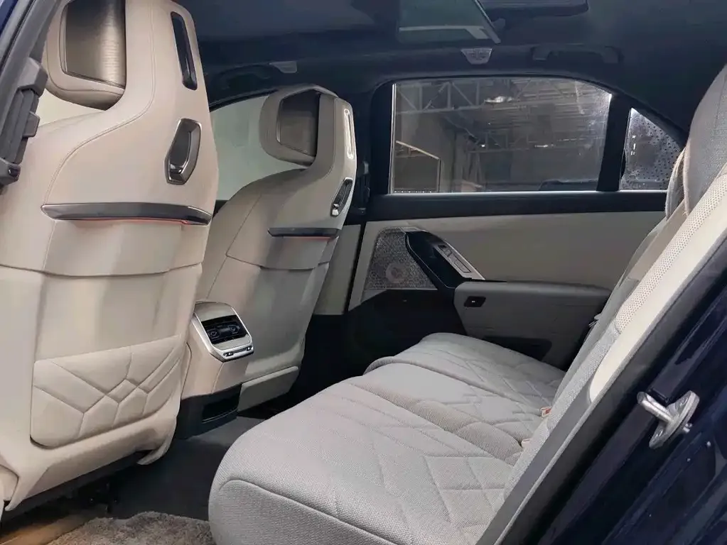 BMW 7 Series 2023 из CN, фото 8