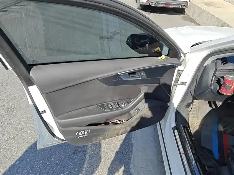 Audi A4L 2022 из CN, фото 2