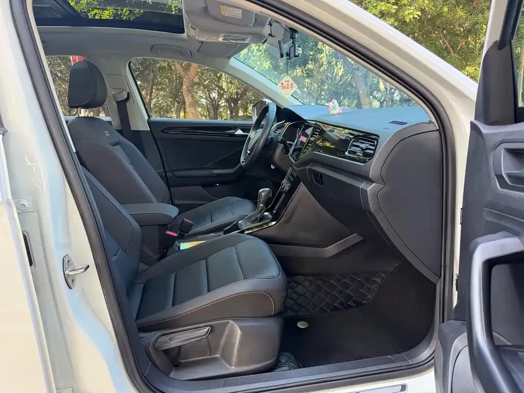 Volkswagen T-Roc 2021 из CN, фото 4