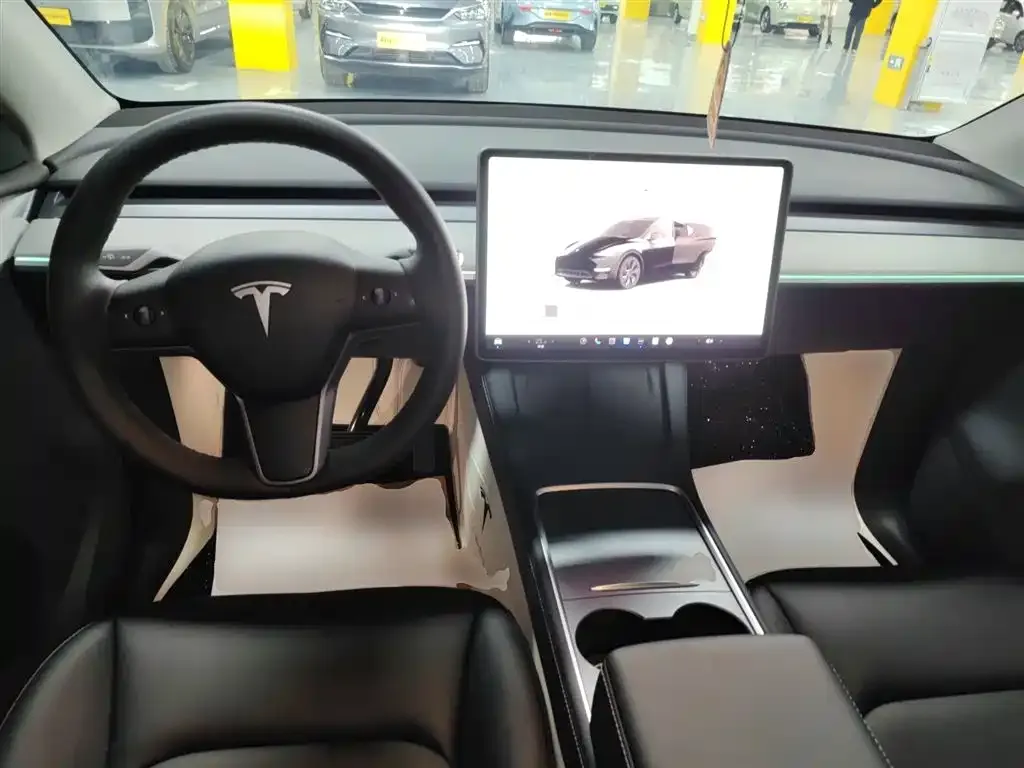 Tesla Model Y — фото 7