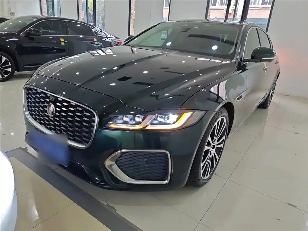 Jaguar XFL — фото 1