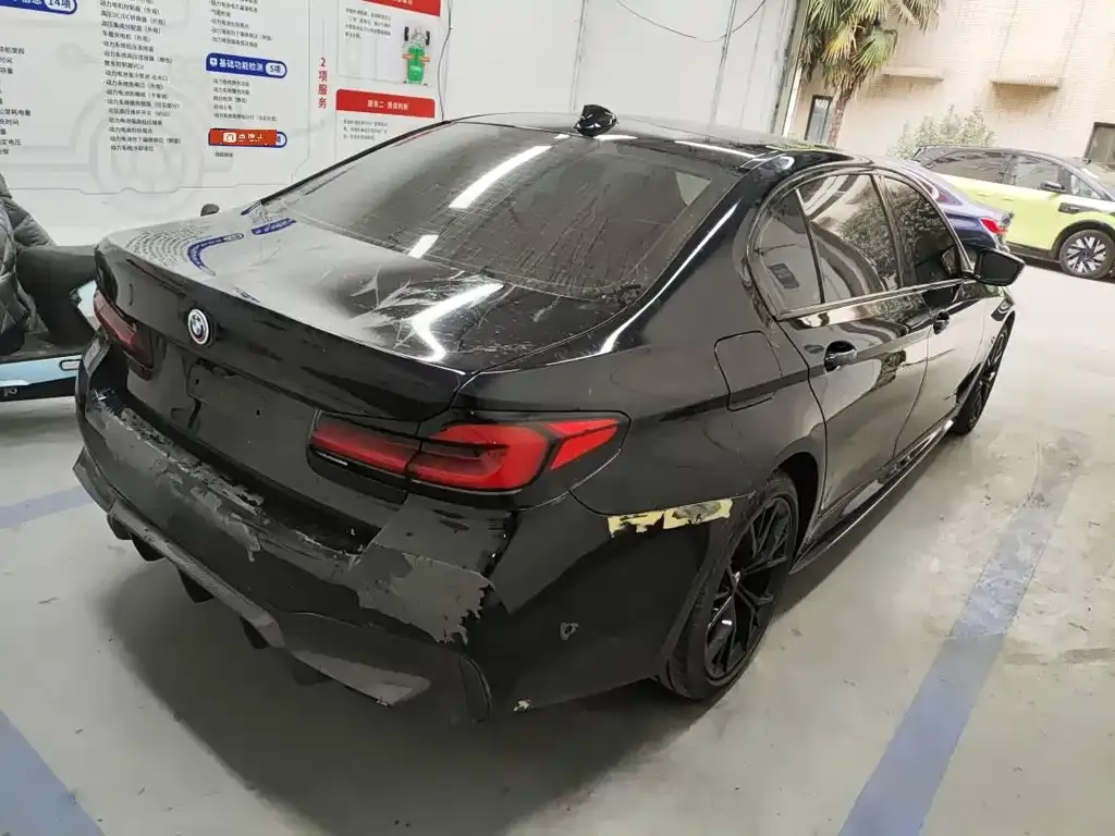 BMW 5 Series 2023 из CN, фото 4