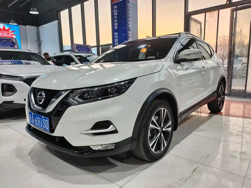 Nissan Qashqai — фото 1