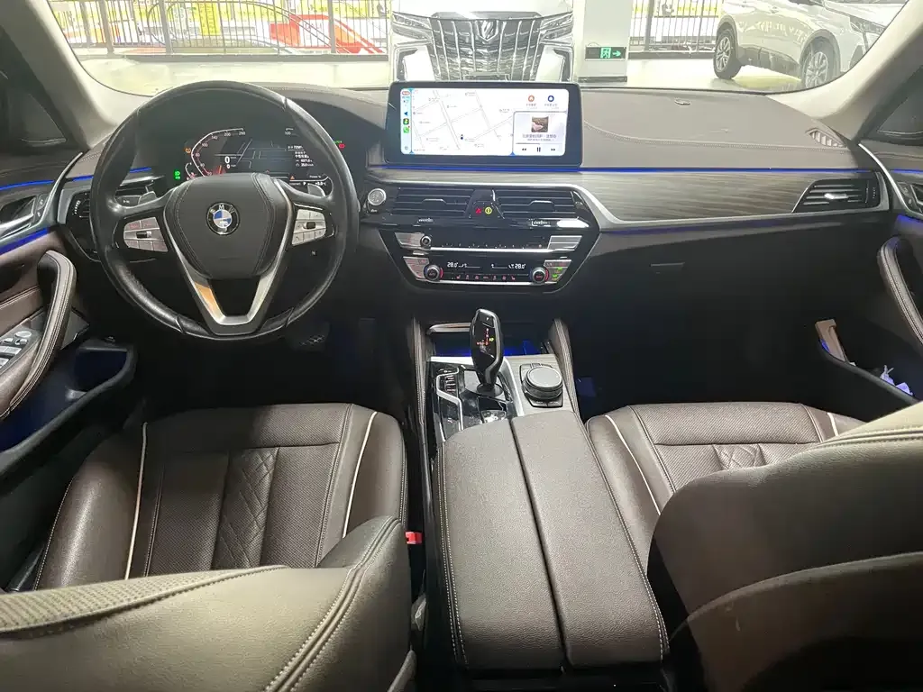 BMW 5 Series 2023 из CN, фото 10