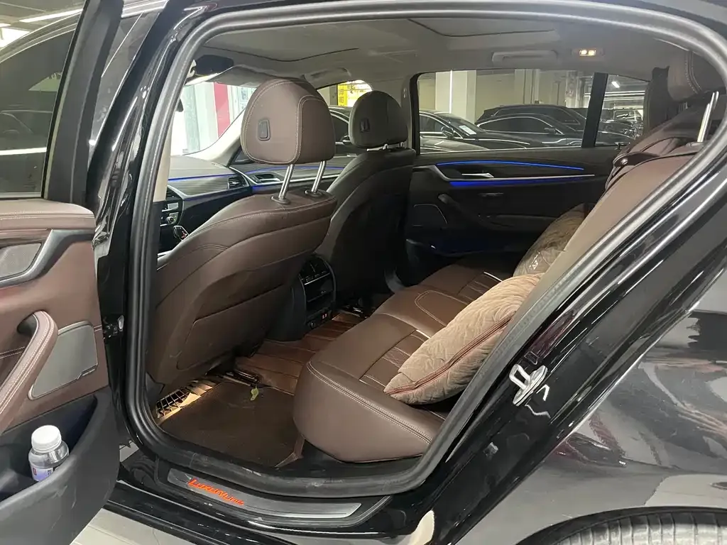 BMW 5 Series 2023 из CN, фото 3