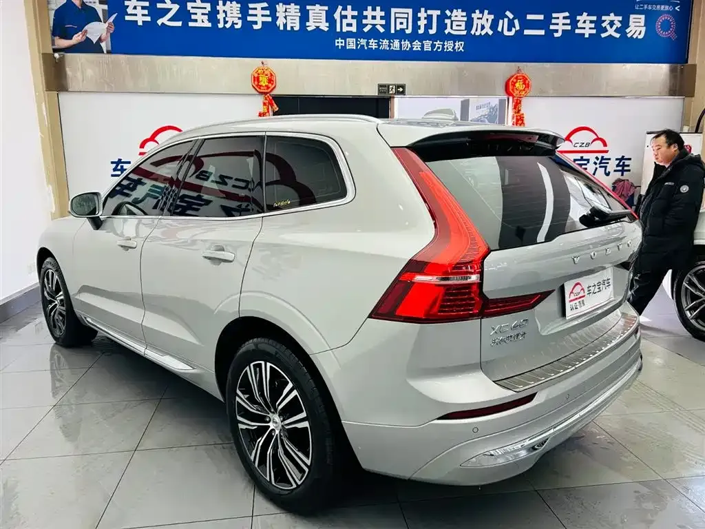 Volvo XC60 — фото 10