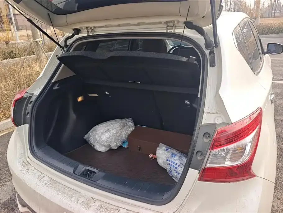 Nissan Tiida 2025 из CN, фото 4