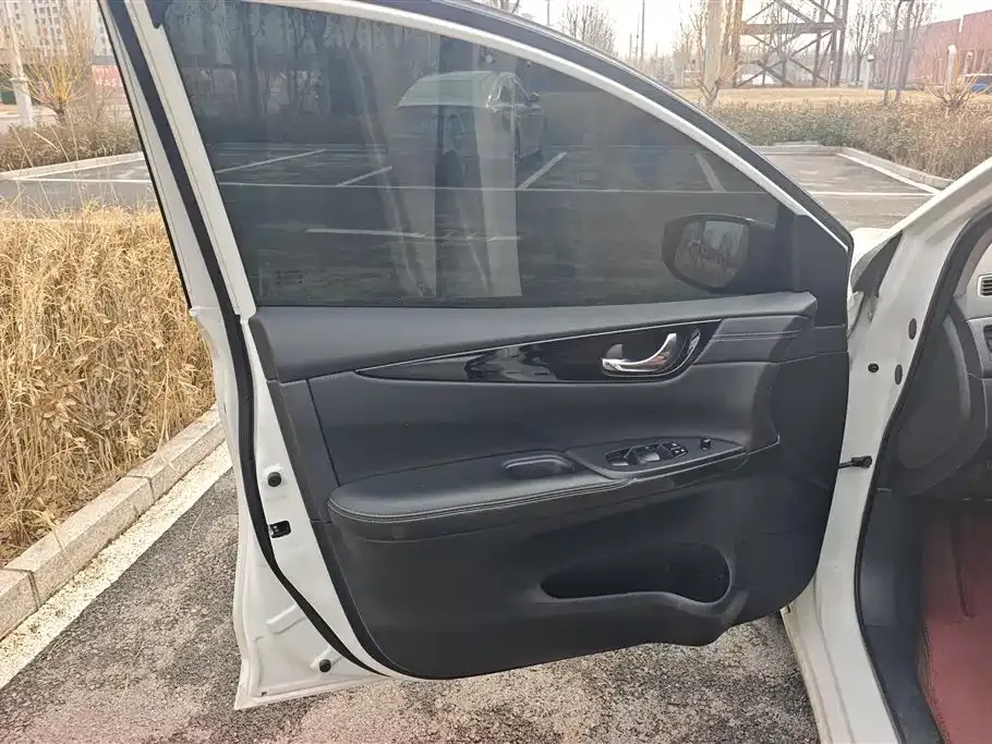 Nissan Tiida 2025 из CN, фото 5
