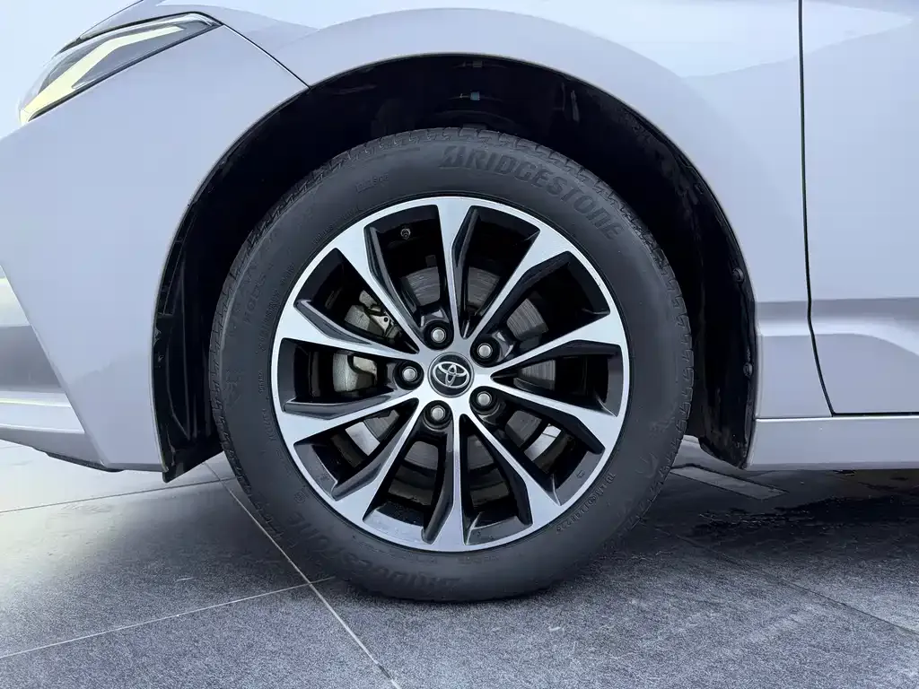 Toyota Avalon — фото 10