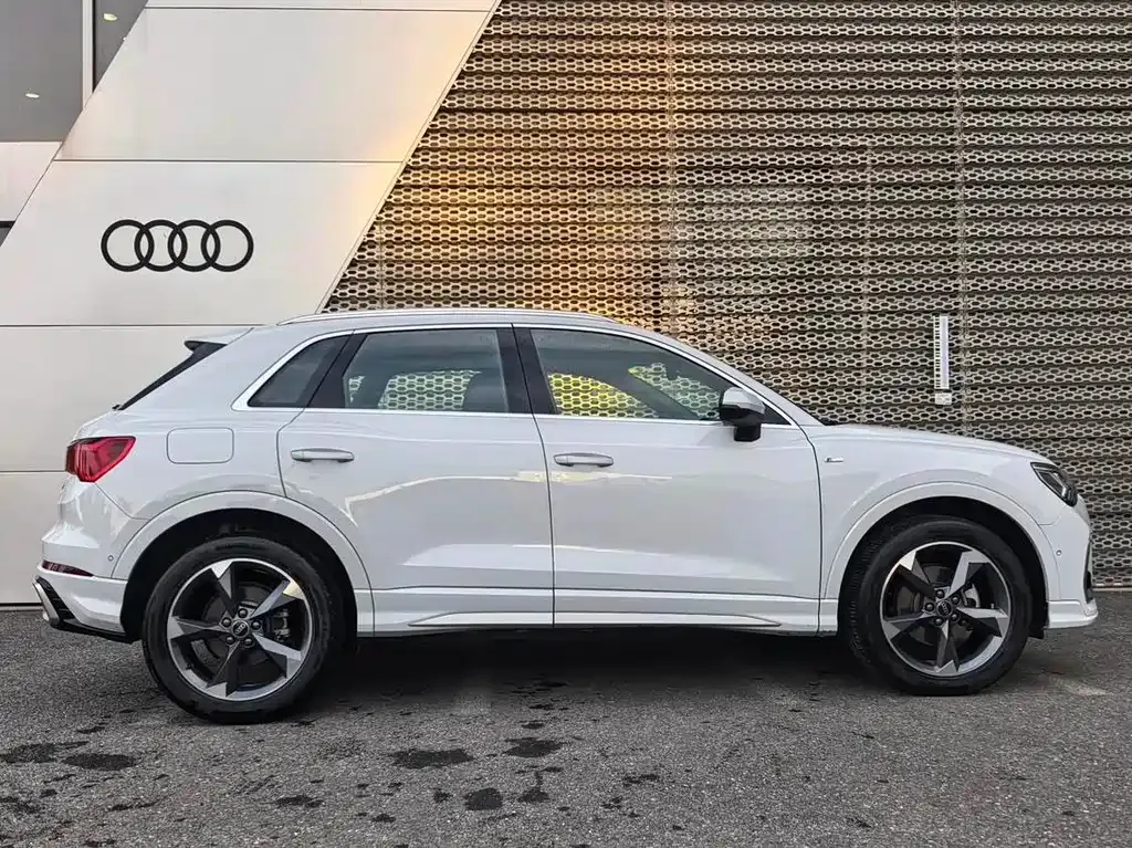 Audi Q3 2023 из CN, фото 10