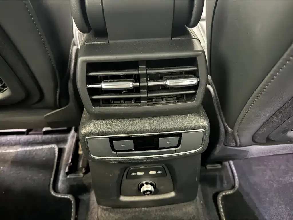 Audi Q4 e-tron — фото 10